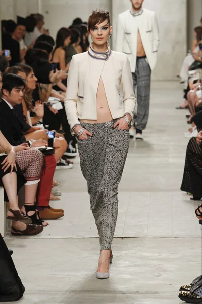 Look 16
